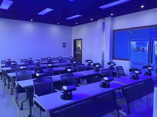 DPVR-Virtual-Reality-Headset-wird-für-Ausbildung-und-Ausbildung-China-University-Centrol-Control-System-Studenten verwendet