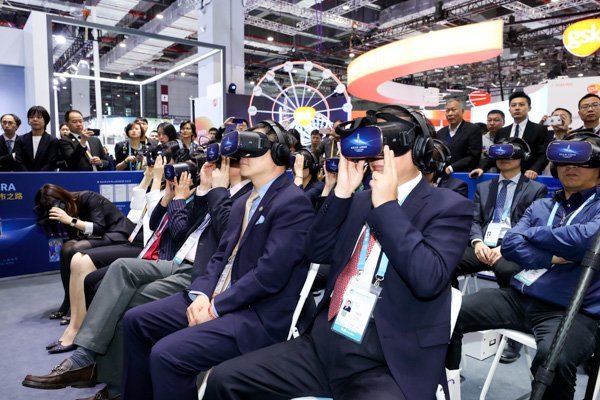 DPVR-Virtual-Reality-Headset-sendo-usado-para-apresentações-corporativas-treinamento-em-grupo